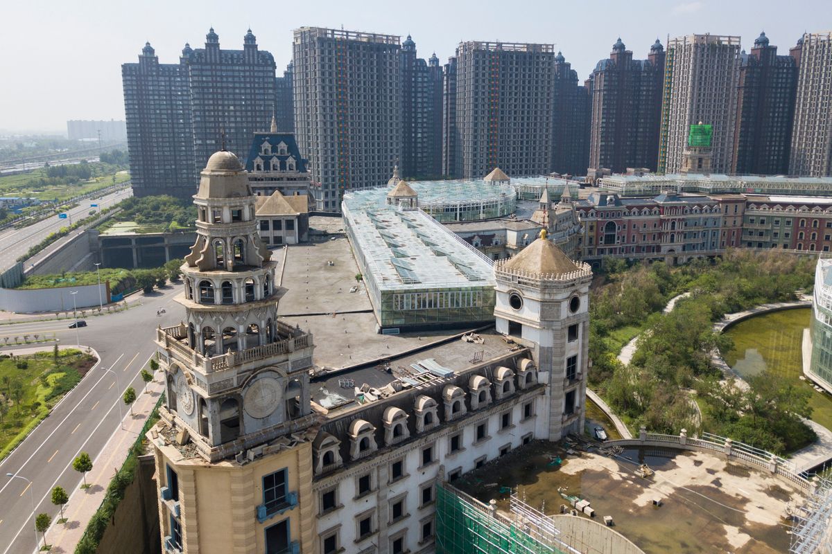 Hebei's abandoned 'Chinese Disney resort' under construction again kínai ingatlanválság