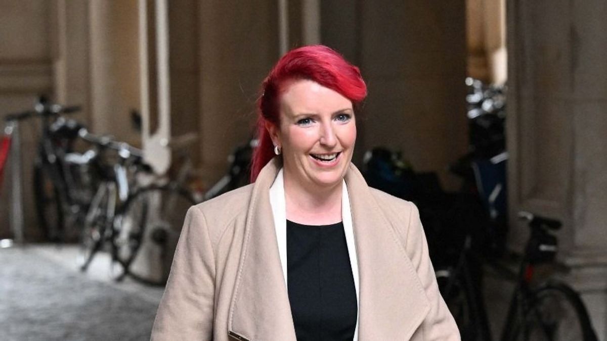 Lemondott a közlekedési miniszter – Keir Starmer pezsgőt bonthat