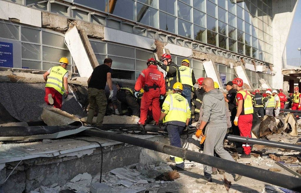 Collapse of concrete roofing of train station in Serbia kills 8 people