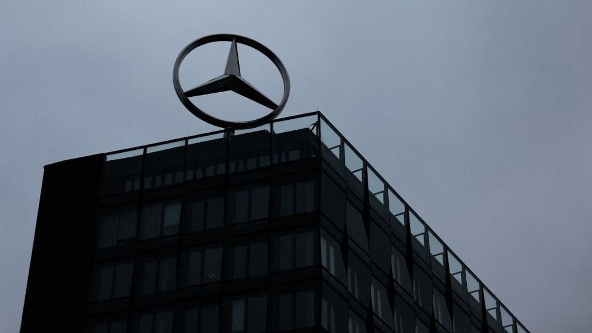 Breaking: hatalmas költségcsökkentésre készül a Mercedes-Benz 