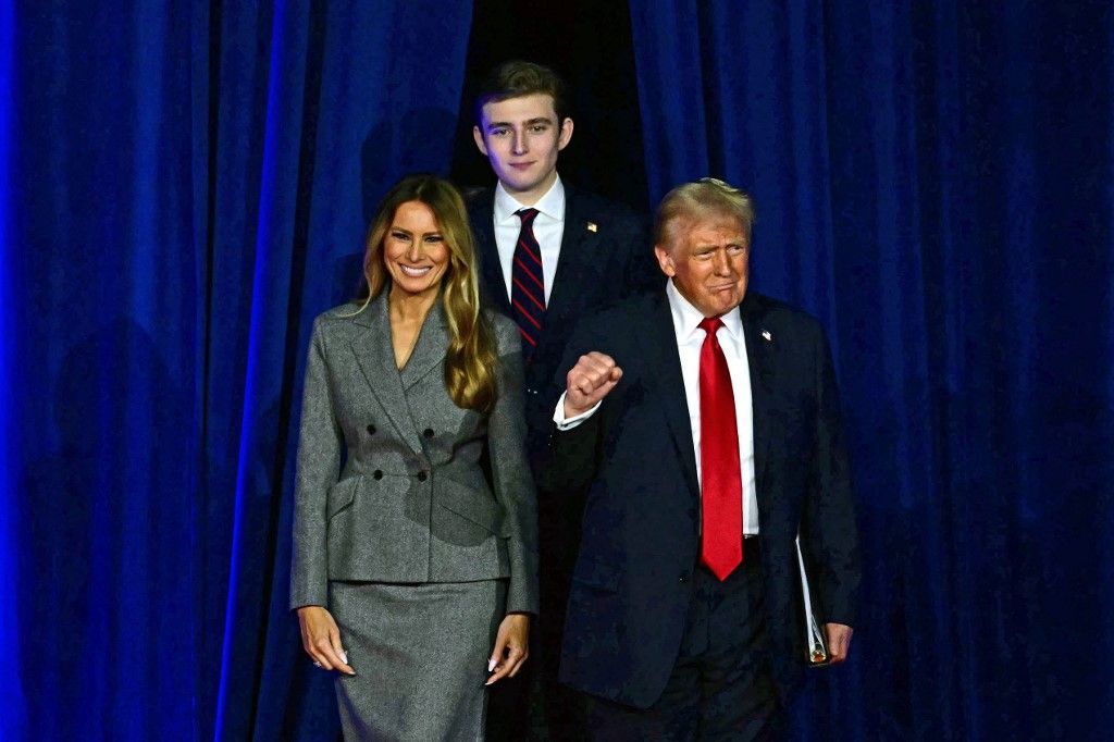 Barron Trump egy nagyon magas egyetemista, aki 18 évesen sikerrel debütált a politikában, az elnöki székhez segítve 78-éves édesapját