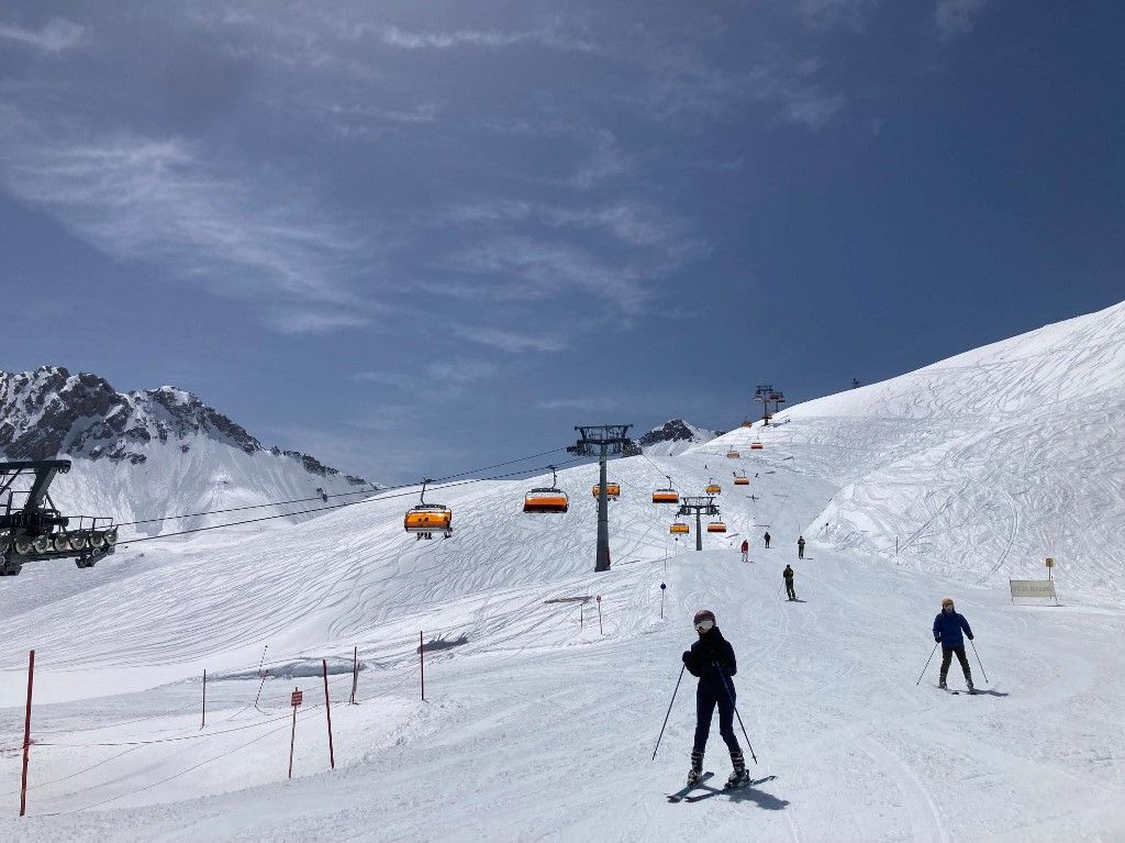 Ski season ends on the Zugspitze
sí 
síelés