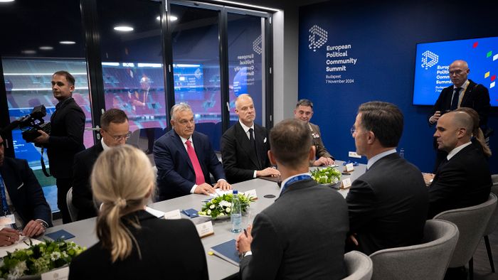 RUTTE, Mark; ORBÁN Viktor; SZIJJÁRTÓ Péter; SZALAY-BOBROVNICZKY Kristóf