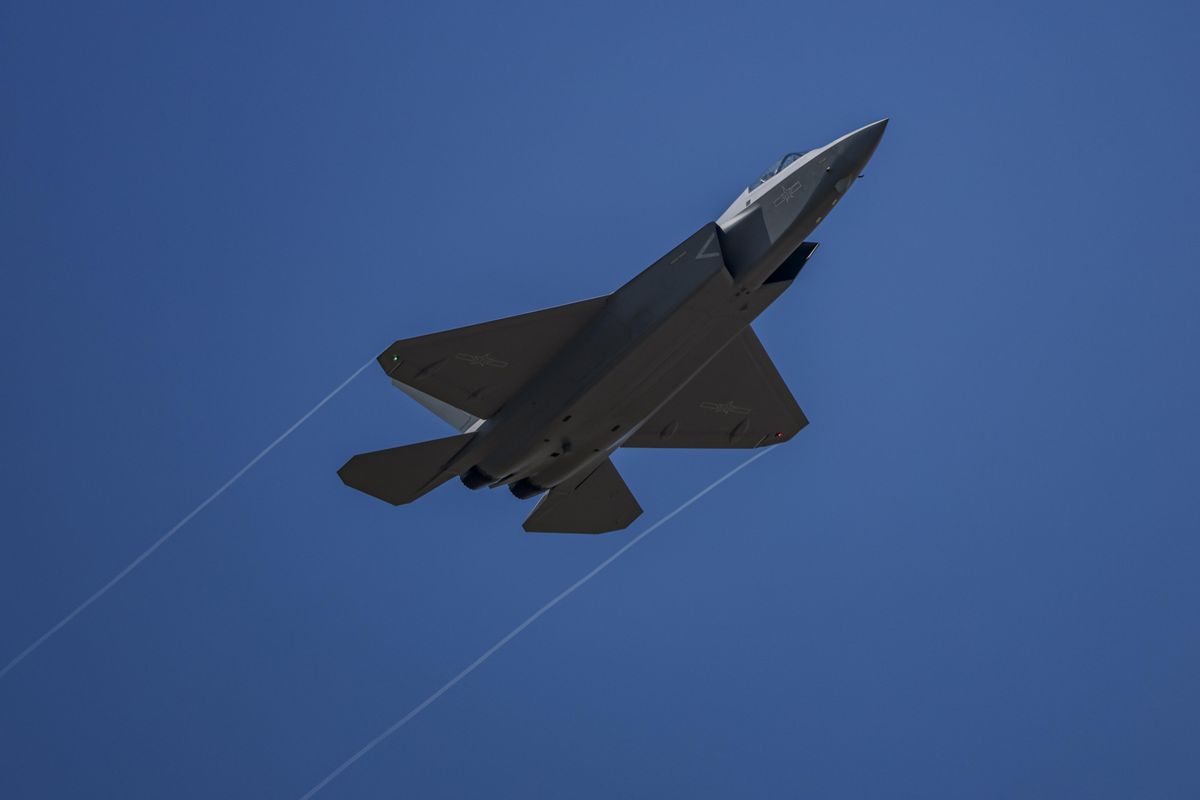 J-35A stealth fighter jet conducts adaptive training in Zhuhai, lopakodó vadászgép