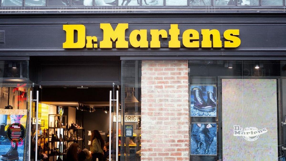 Dr Martens: már nem szorít annyira a cipő, de van még rajta varrni való