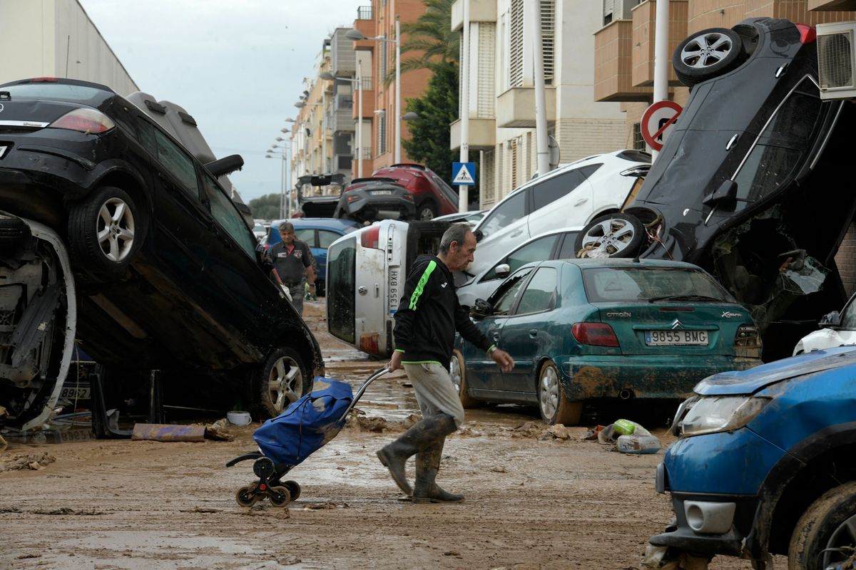 spanyol áradások, More Than 200 People Confirmed Dead After Flooding In Spain