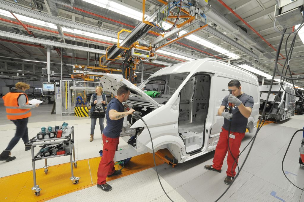 A GDP egyik visszafogója Közép-Európában is a német autóipar vesszőfutása (a képen: Volkswagen gyár a lengyelországi Wrzesniában)  Volkswagen factory in Wrzesnia, Poland