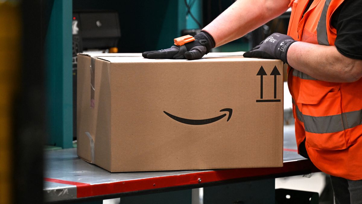 Pofon a világ leggazdagabb emberének: Brüsszel vizsgálatot indítana az Amazon ellen – óriási bírság a tét 