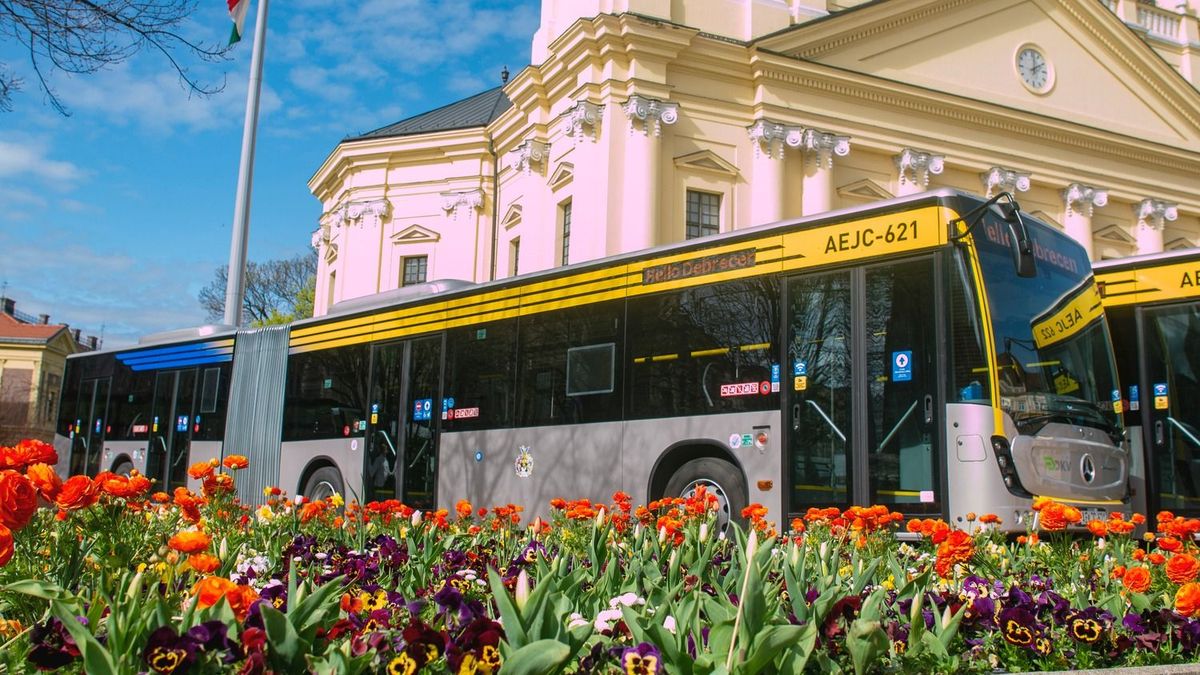Súlyos buszbaleset sokkolta reggel a debrecenieket