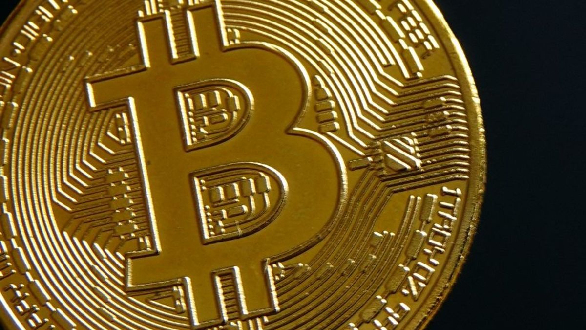 Egyre közelebb a százezer dolláros árfolyam, újabb csúcson a bitcoin