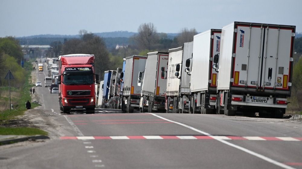 zalalovo_04 (3)20240108 Zalalövő Kamionforgalom a 86-os főúton fotó Gyuricza Ferenc GYF Zalai Hírlap
teherautó, útdíj, úthasználati díj