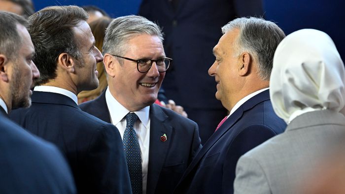 MACRON, Emmanuel; ORBÁN Viktor; STARMER, Keir