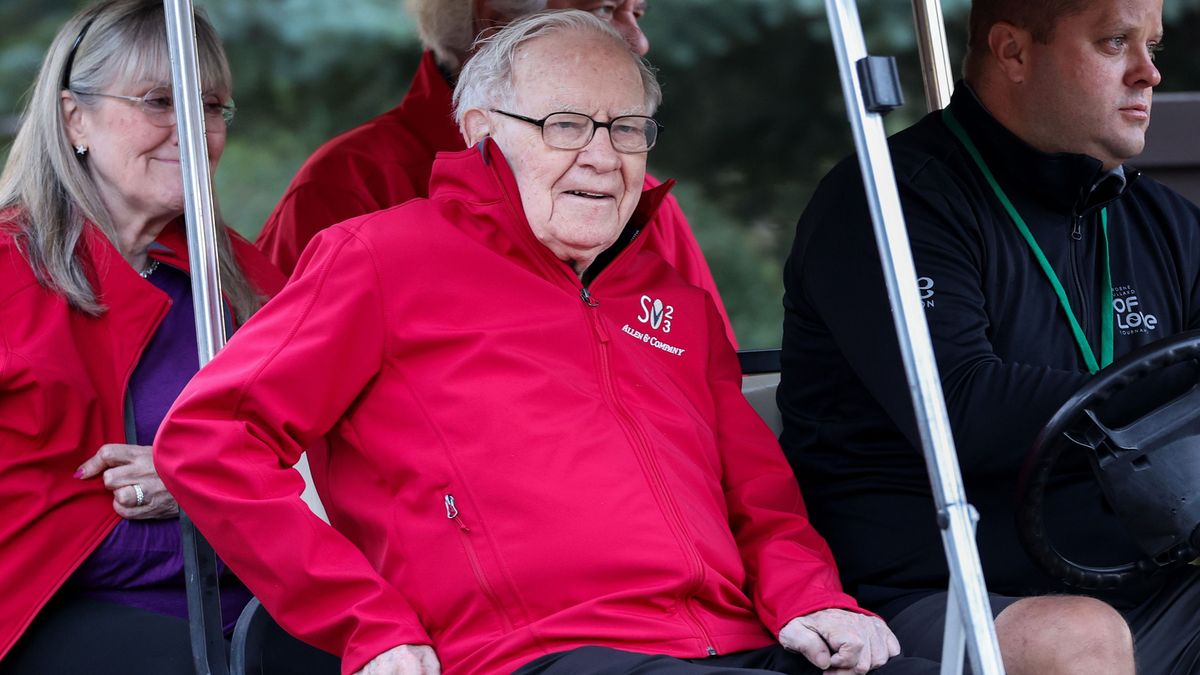 Szó szerint úszik a készpénzben Warren Buffett amerikai multimilliárdos