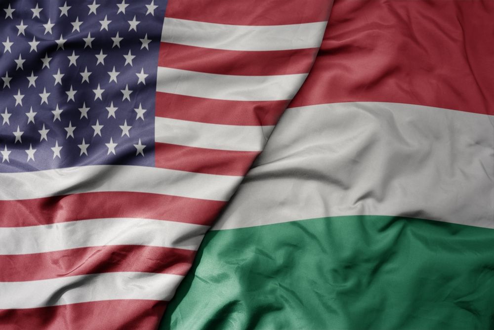 Big,Waving,Colorful,Flag,Of,United,States,Of,America,And
A magyarok és az amerikaiak között régóta fennáll a katonai partnerség.