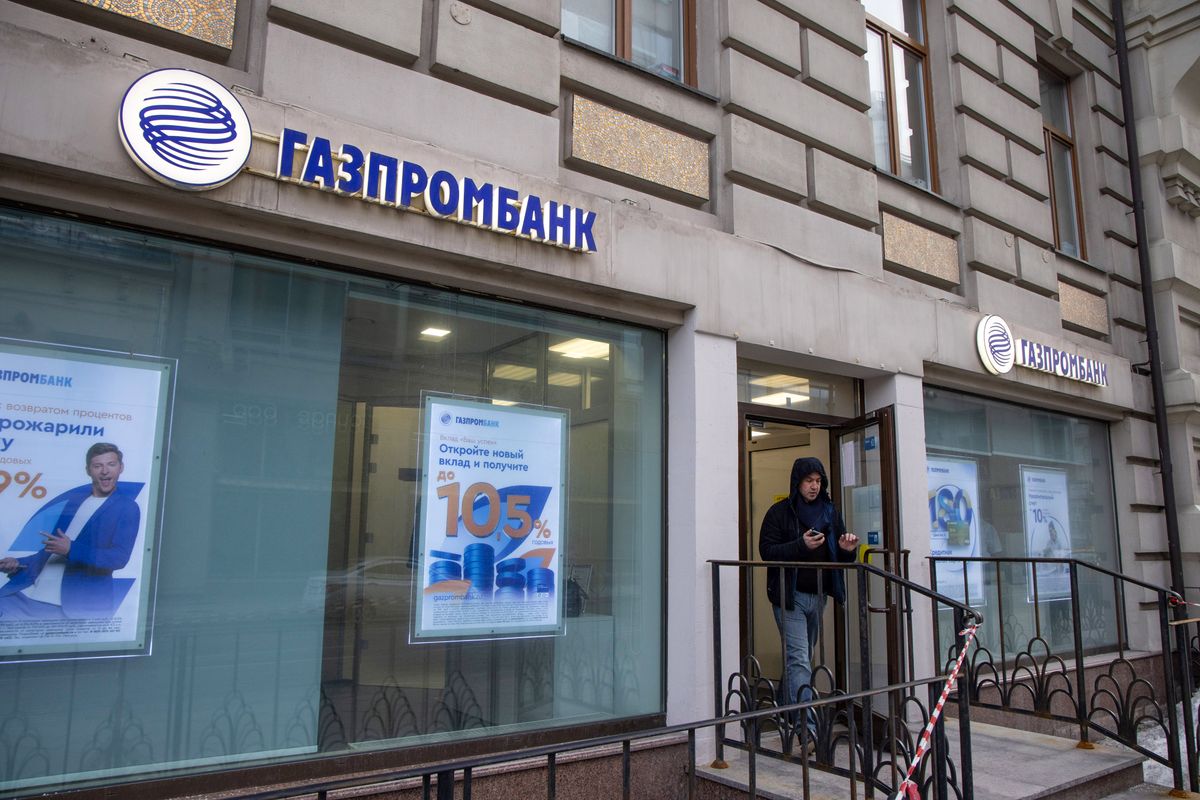 Russian Ruble Tumbles as President Putin Orders Forces to Breakaway Ukraine Areas