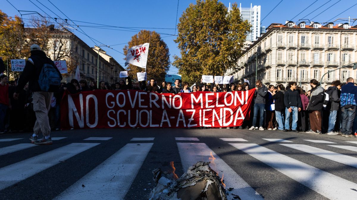 Students March Against The Government In Turin olasz izrael tüntetés