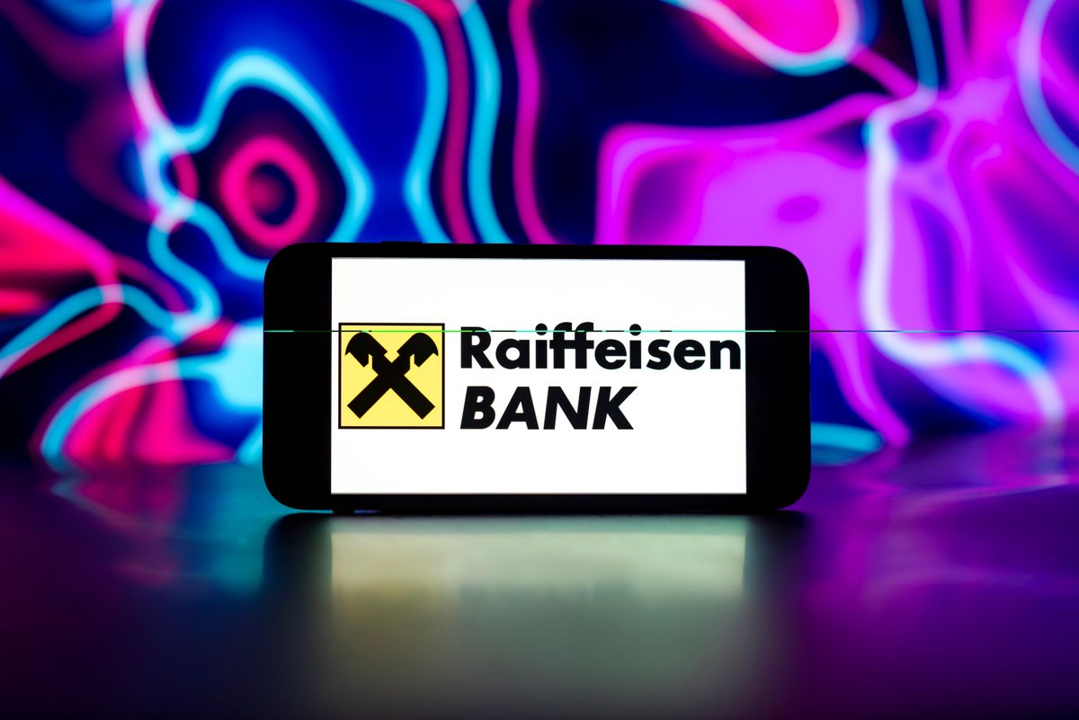 Új módon érvényesíti az illetékemelést a Raiffeisen Bank, egyben jelentősen emeli díjait