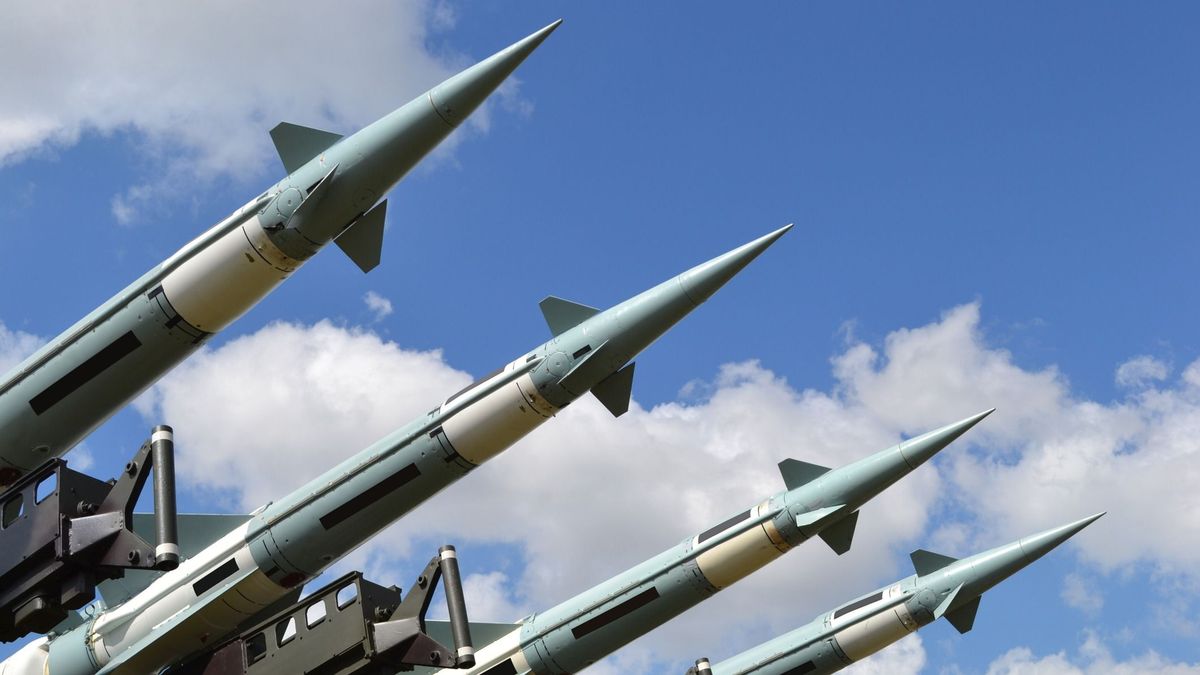 Military missiles
atomfegyver
nukleáris fegyver
rakéta
NATO
nukleáris elrettentés
