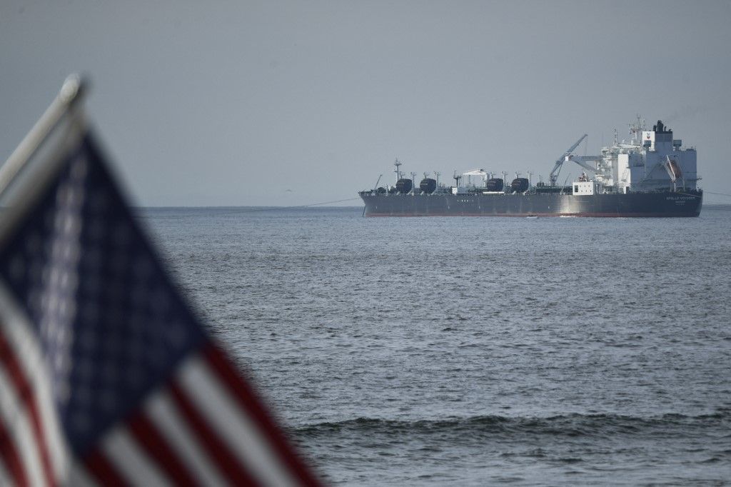 The Apollo Voyager crude oil tanker anchored in the Pacific Ocean off the coast near the Chevron El Segundo oil refinery on November 16, 2021 as seen from Manhattan Beach, California. (Photo by Patrick T. FALLON / AFP)