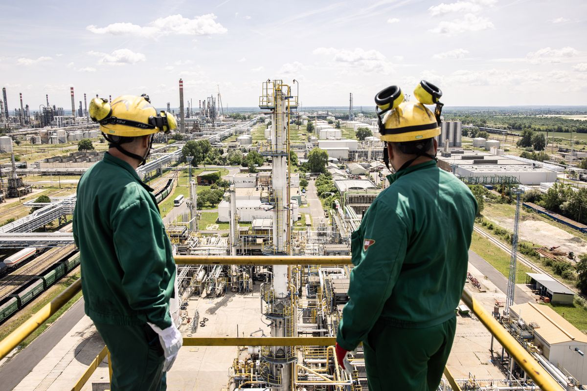 A Mol az orosz olajra továbbra is épít, bár forrásait diverzifikálja The Mol Duna oil refinery in Szazhalombatta, Hungary.