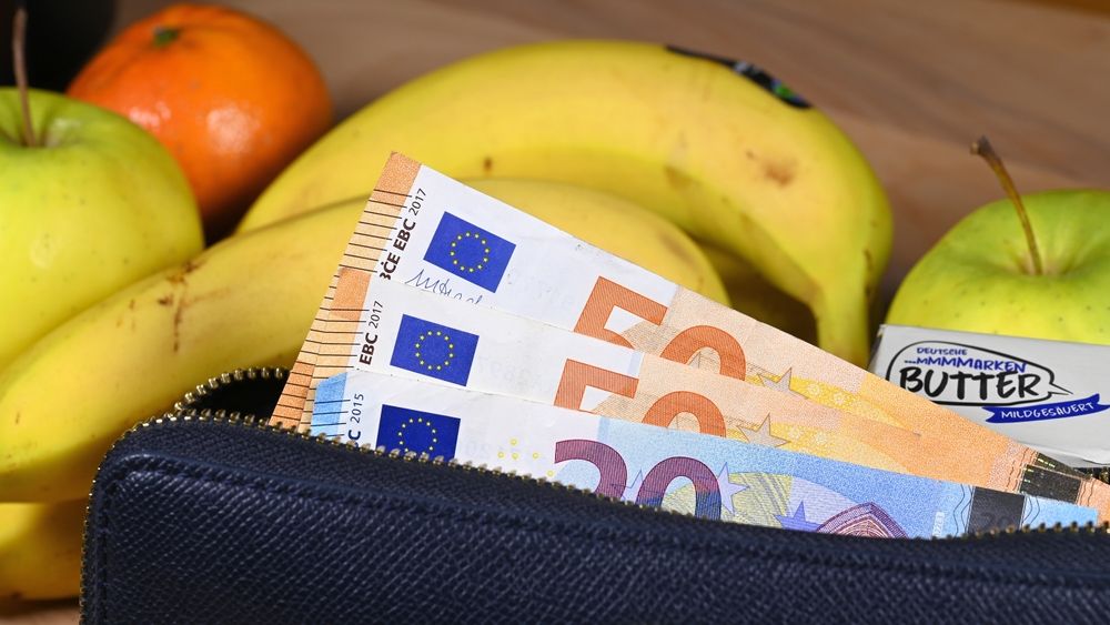 Close-up,Of,Euro,Banknotes,In,A,Wallet,In,Front,Of
infláció