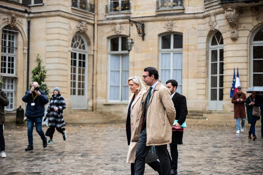 Le Pen Barnier francia költségvetés