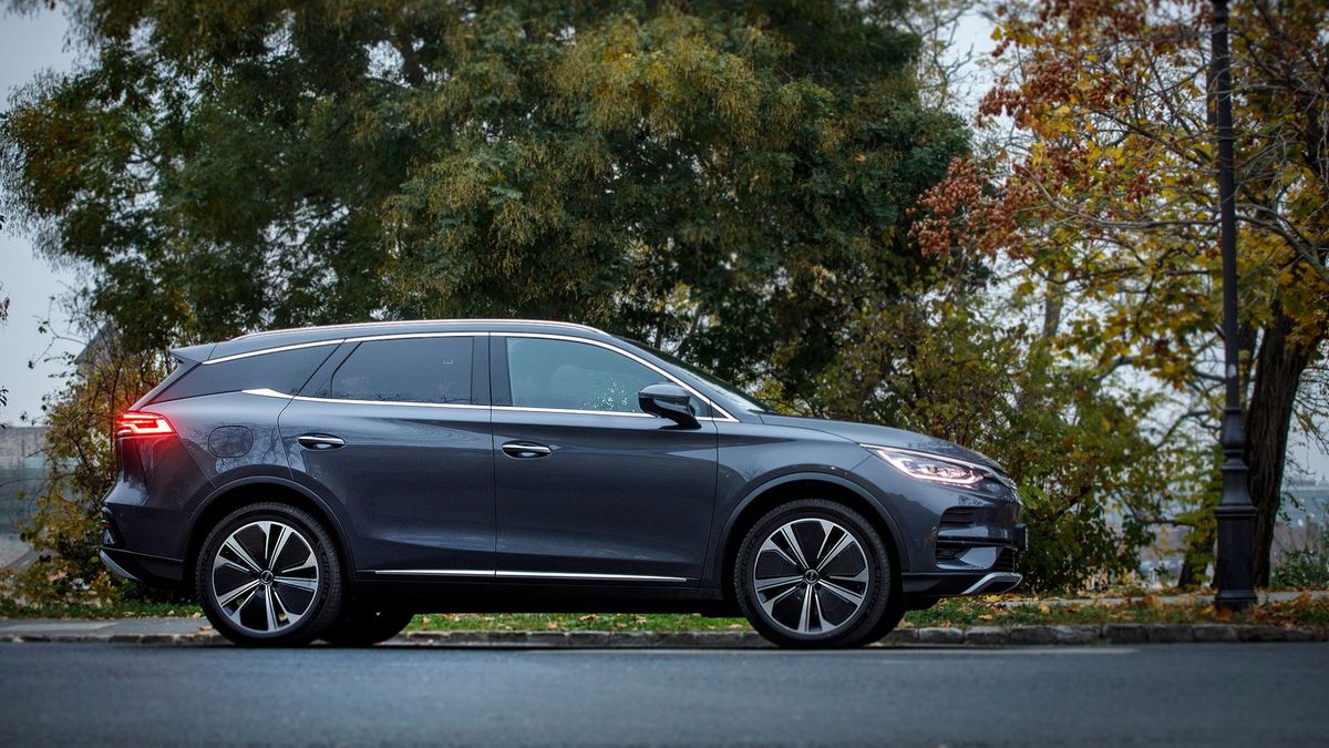 Autóteszt: BYD Tang – küszöbön kell átlépni egy masszázsért a hétüléses SUV-ban