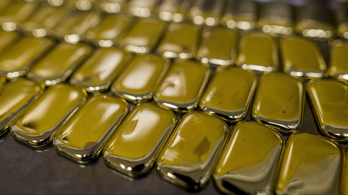 Az arany ára – ez az egyik alapösszefüggés – a geopolitikai kockázattal tandemben nő, vagy csökken Inside a Gold and Silver Refinery