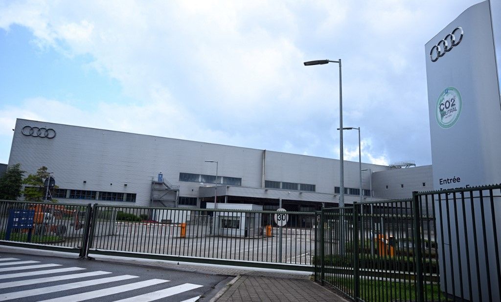 Audi Brussels plant workers return the keys to 300 seized cars       