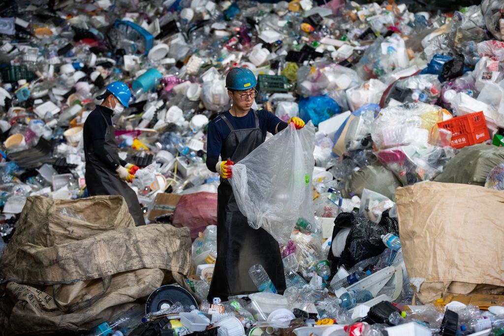 Inside Yongin City Recycling Center As Pandemic Paralyzes Asian Plastic Recycling Industry műanyag-újrahasznosítás