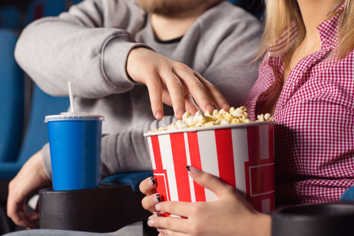 Idén kivételesen népszerűek az egyedi popcornos vödrök, ezt kihasználva pedig meglepő tervezésekkel álltak elő a marketingesek