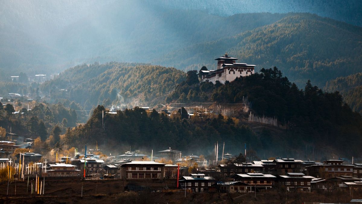 Dramatic sunrays over Jakar Dzong