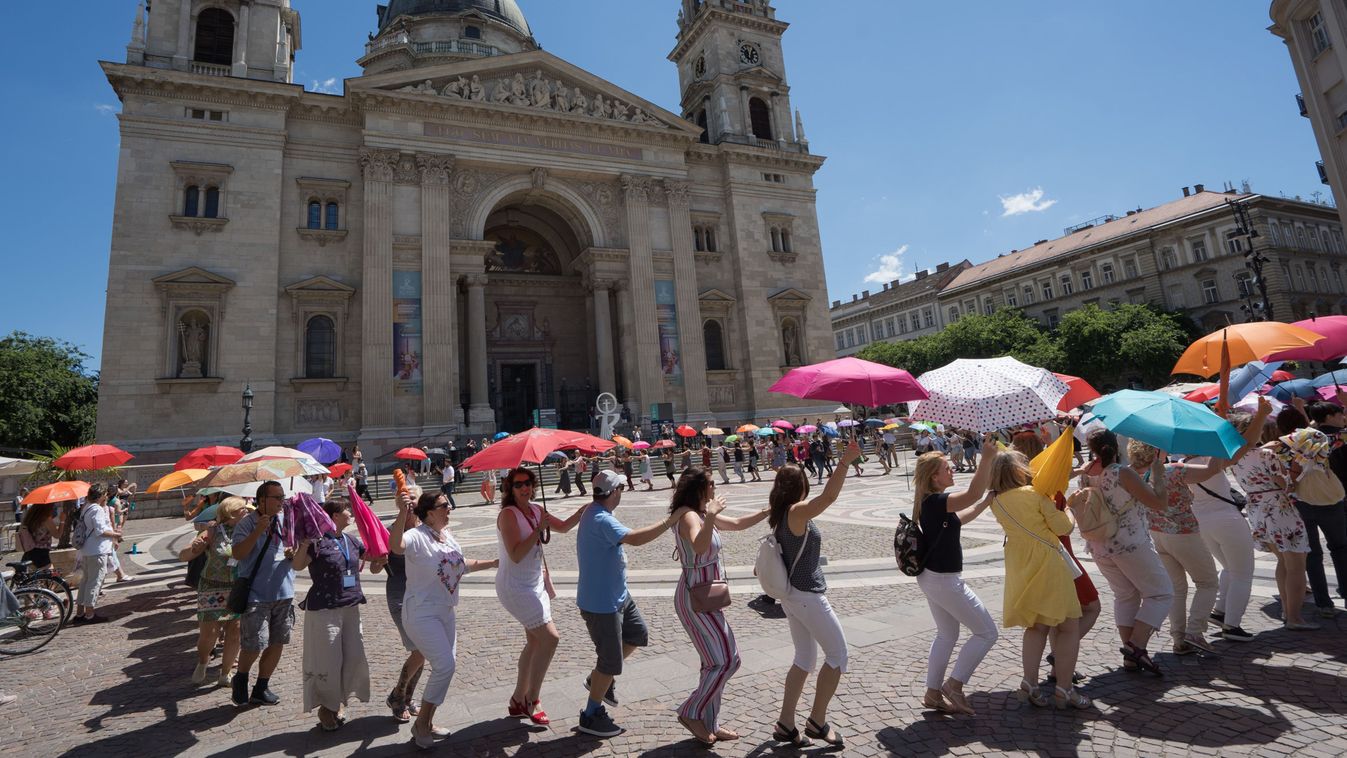 HUNGARY-BUDAPEST-TOUR GUIDES-FLASHMOB
