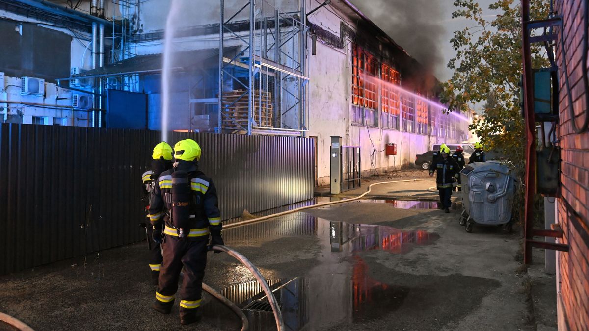 Most érkezett: többen megsérültek a Soroksári úti tűzben – Jákob Zoltán hazarepül 