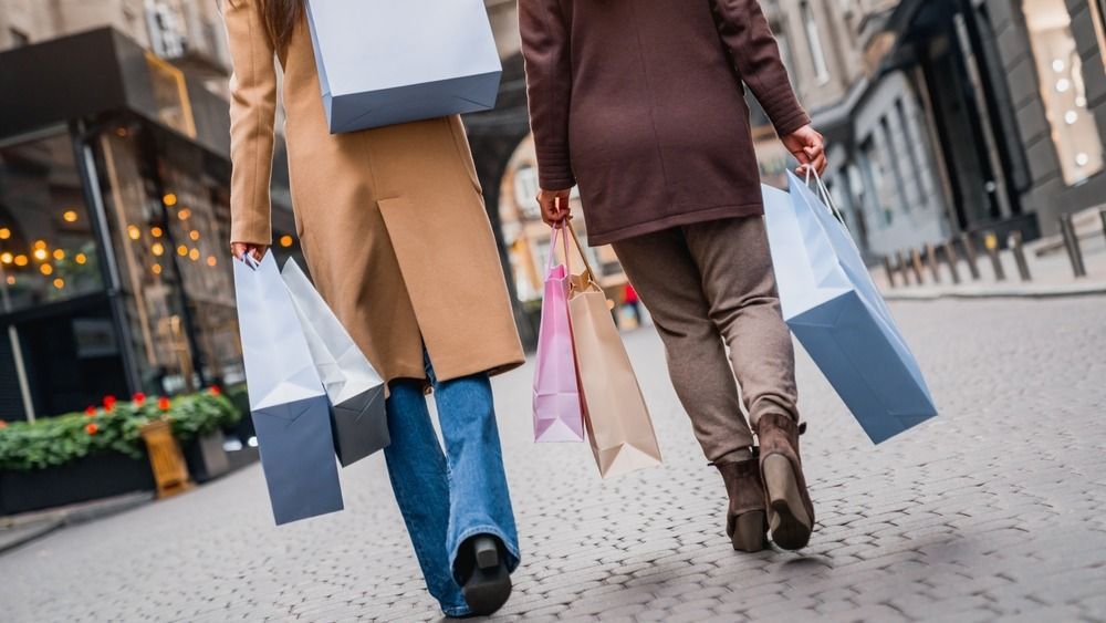 Cropped,Shot,Of,Female,Friends,Out,For,Shopping,In,The