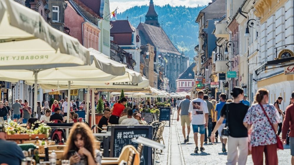 Brasov,,Romania,-,September,02.2023:,Tourists,And,Locals,Strolling,On