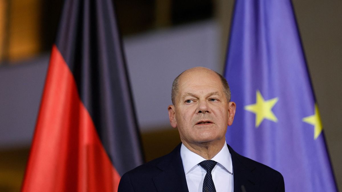 Scholz Calls for Snap Vote in Germany After Firing Finance Chief
Olaf Scholz német kancellár szerdán bizalmi szavazást kért a német parlamentben,