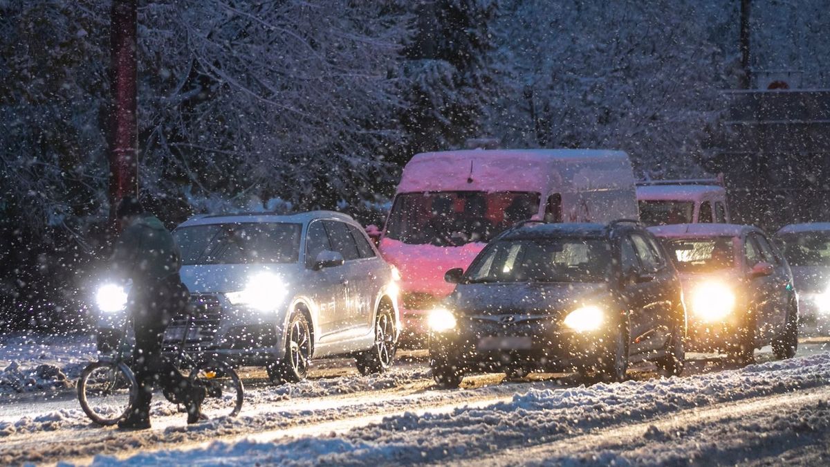 Megbénult az ország a havazás miatt – így állnak a magyar utak 