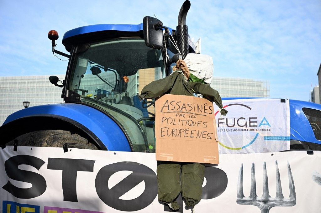 Farmers protest in front of EU institutions in Brussels gazdák