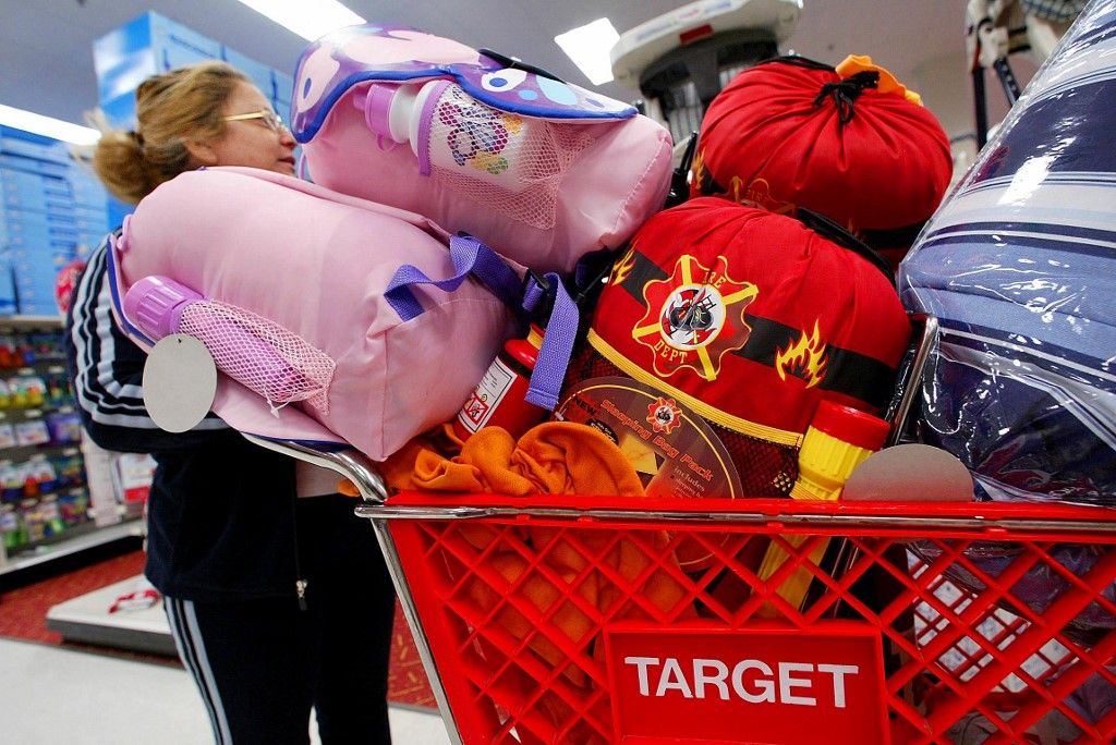US-SHOPPING-HOLIDAY-CONSUMER SPENDING