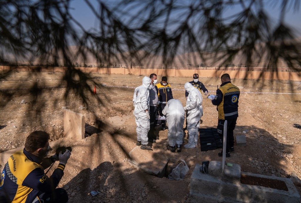 White Helmets recover bodies from mass grave in Damascus containing sacks of human remains