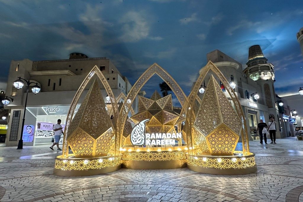 Dubaj
Dubai Walk
gyalog séta közlekedés