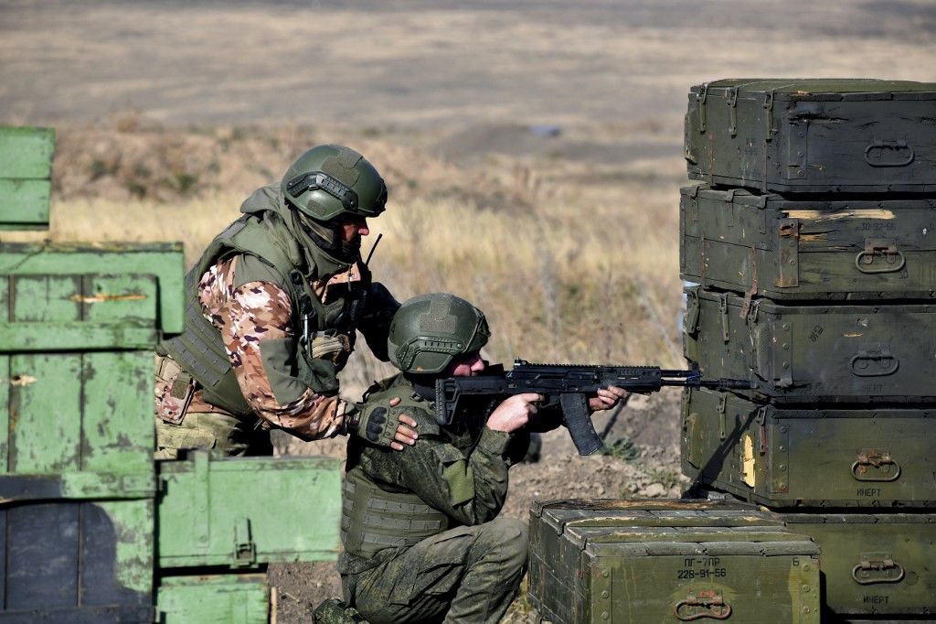 Military training for contract servicemen continues in Russia