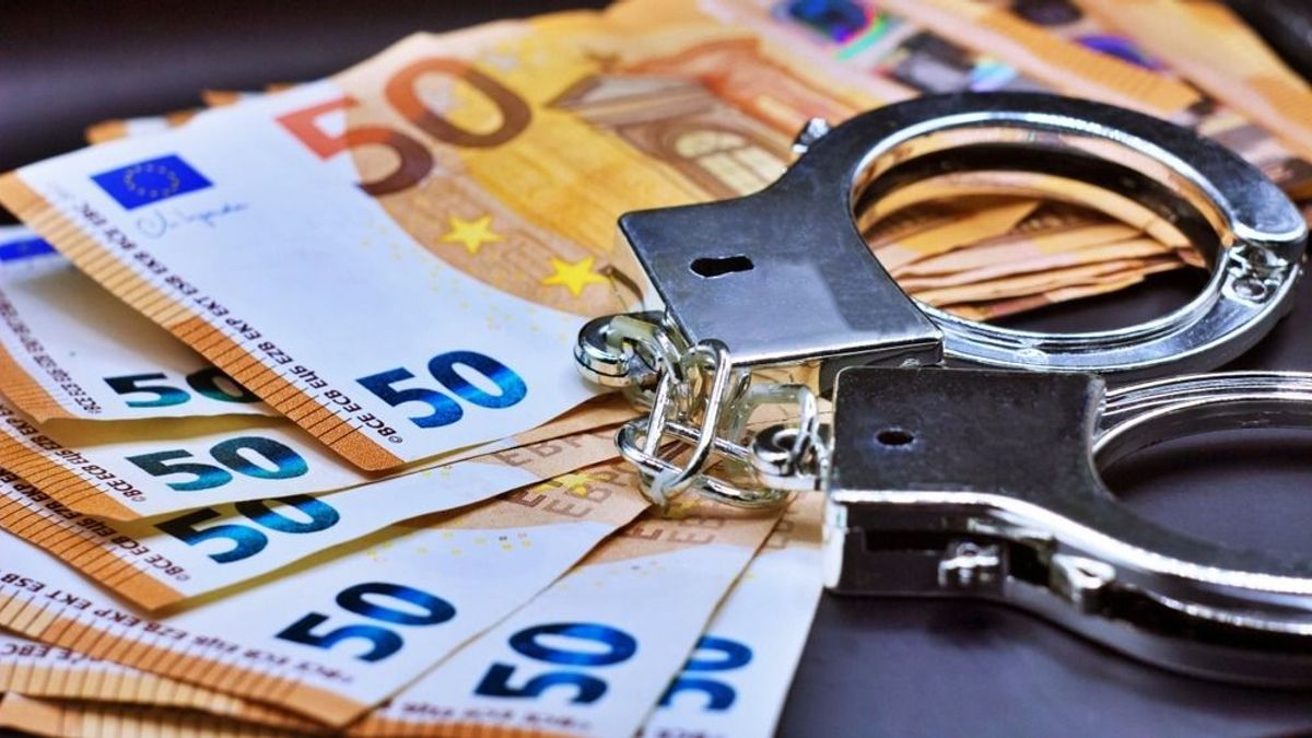 Több ezer nagy címletű hamis pénzt találtak egy budapesti férfinál a rendőrök