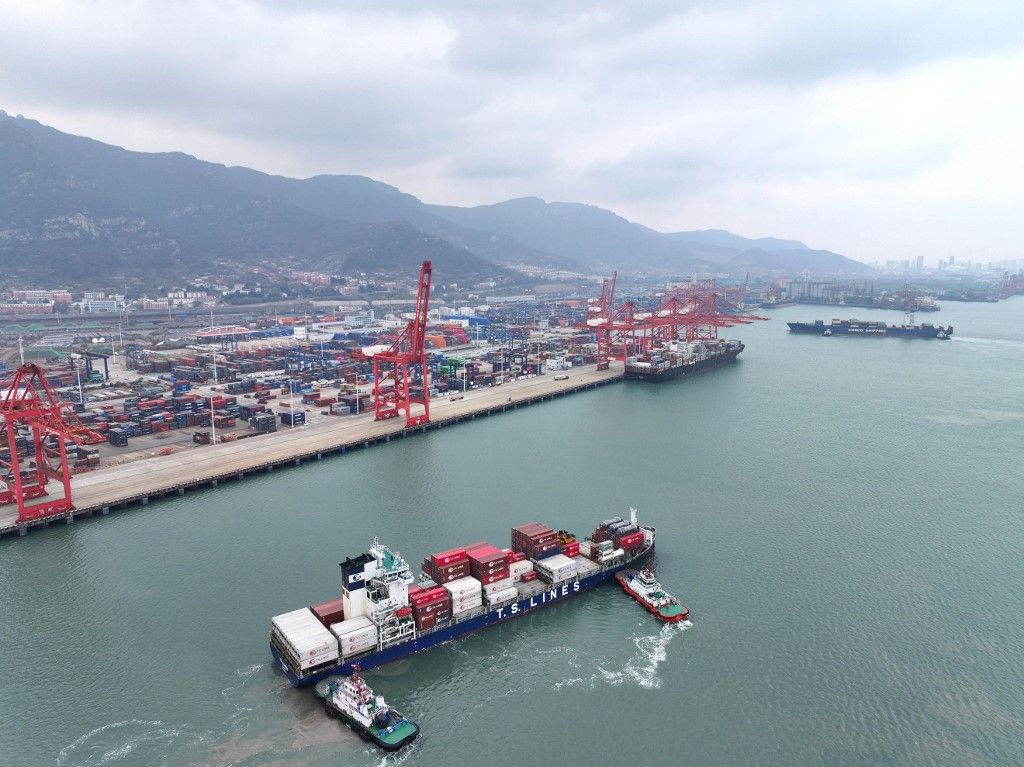 Busy Lianyungang Port