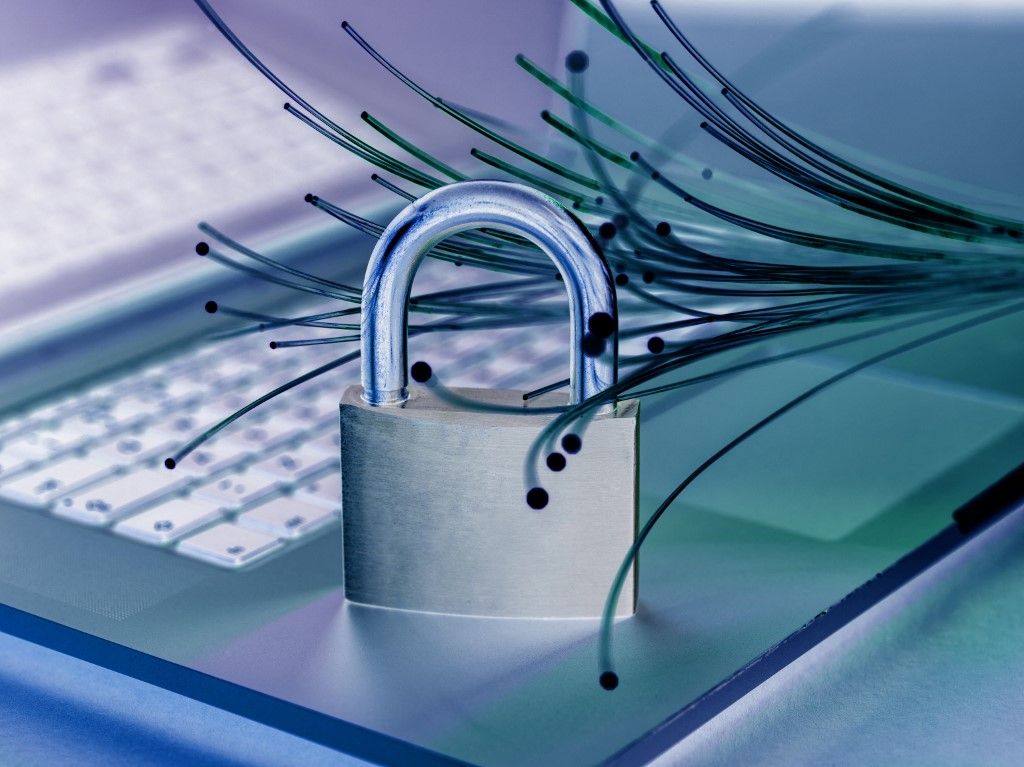 A kiberbiztonsági auditot érintő szorossá vált határidőnek egyelőre nem kötelező megfelelni, fellélegezhetnek a cégek Cyber security, conceptual image