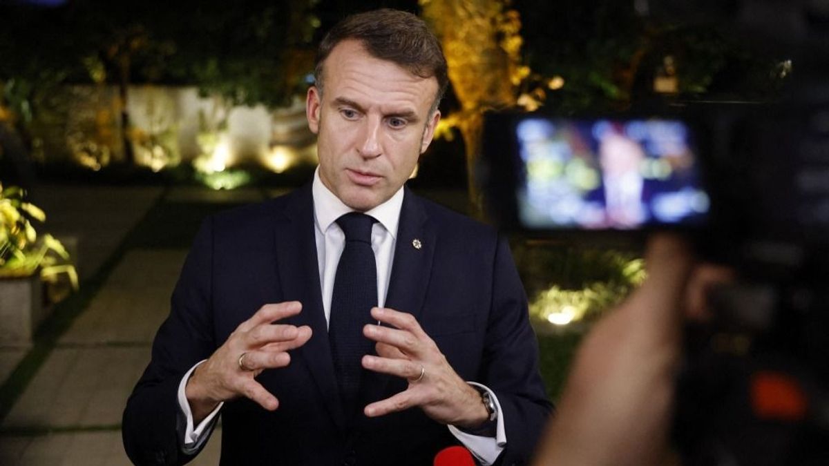 Macron ma új miniszterelnököt nevez ki - a politikai paralízis egyre nagyobb válságba tolja Franciaországot