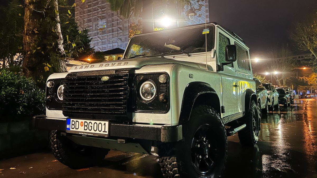 Budva, Montenegro - 25 december 2022: White SUV stands in the parking lot under a street lamp. Logo: Land Rover
suv