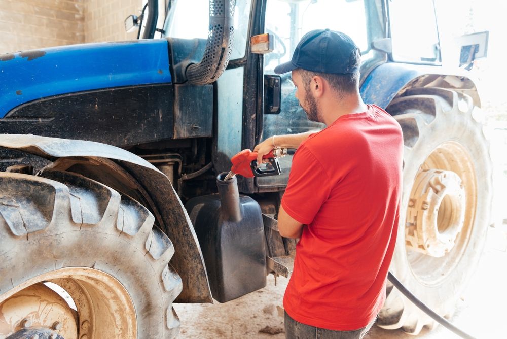 A,Young,Farmer,In,A,Red,Shirt,Is,Refueling,, adókedvezmények