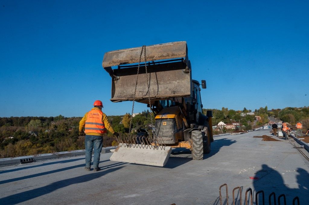 Reconstruction of war-damaged highway overpasses in Ukraine
